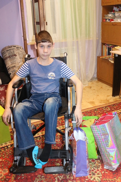 Вручение инвалидных колясок
